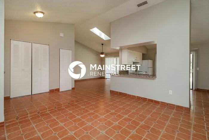 2741 W Covington Dr - Photo 4 of 16