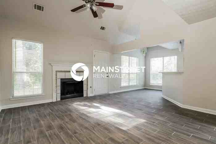 242 Fairview Pt - Photo 2 of 18