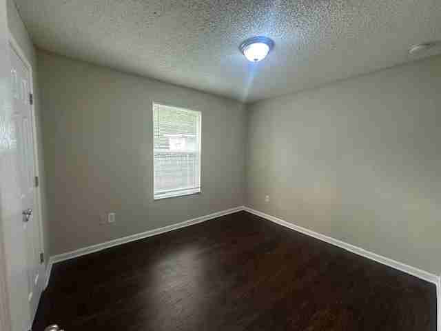 1585 W 17th St - Photo 3 of 11