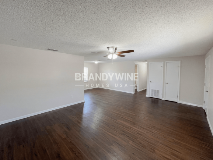 5937 Camaro Dr W - Photo 5 of 21