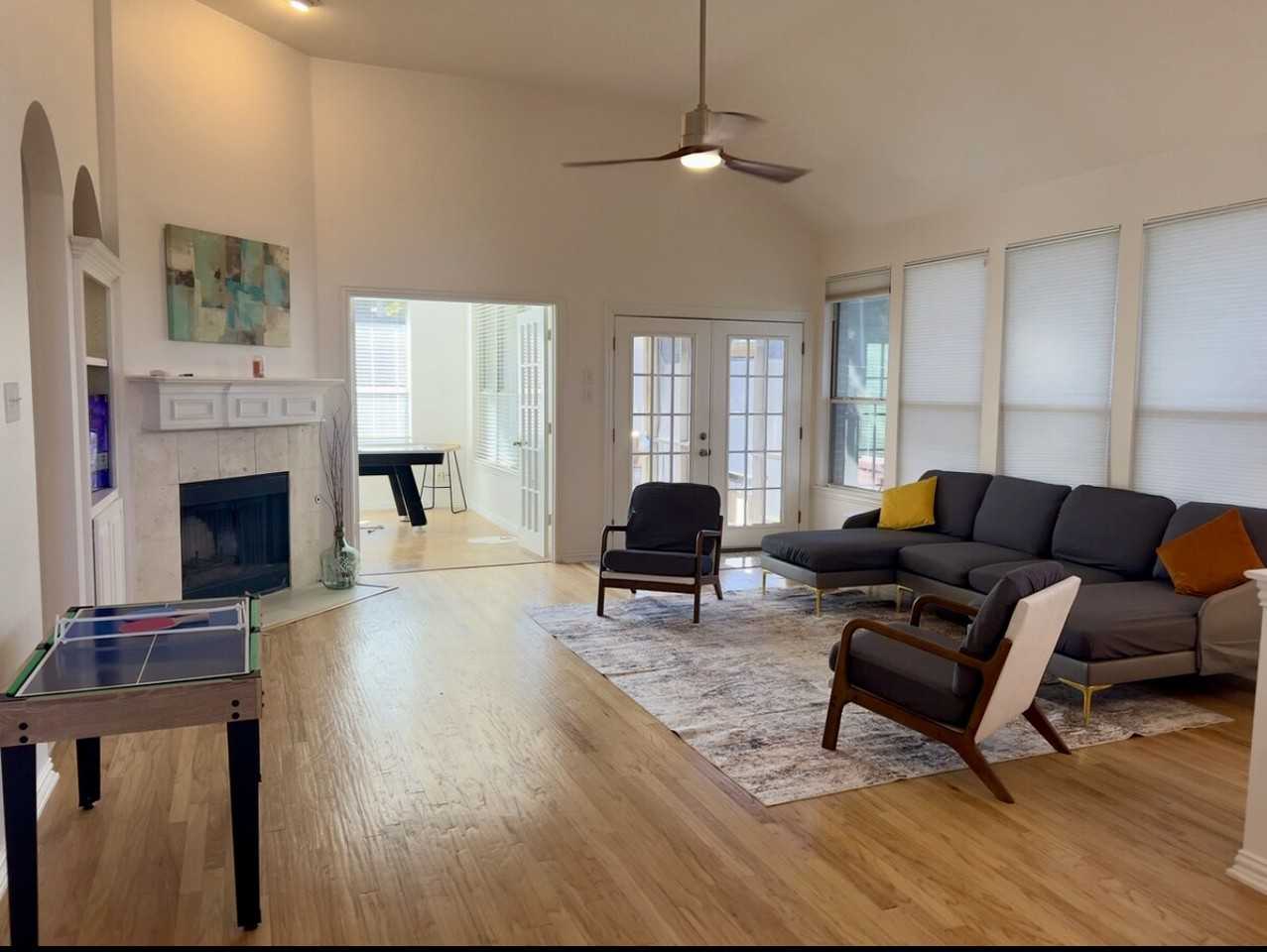 1827 Mystic St - Photo 2 of 18