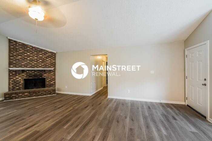 1729 Tall Oak Cir - Photo 3 of 17