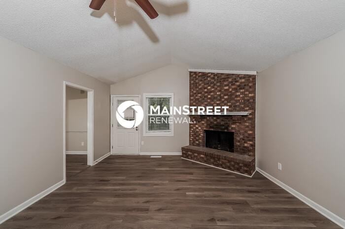 1729 Tall Oak Cir - Photo 4 of 17