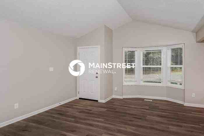 1729 Tall Oak Cir - Photo 5 of 17