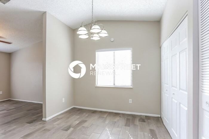 1209 Hawley Ct - Photo 4 of 16