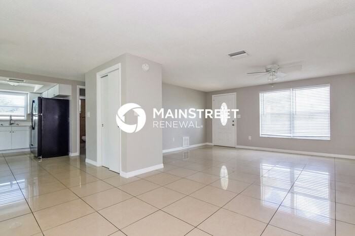 7421 Congress St - Photo 2 of 15