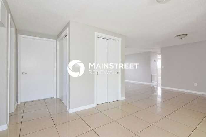 7421 Congress St - Photo 3 of 15