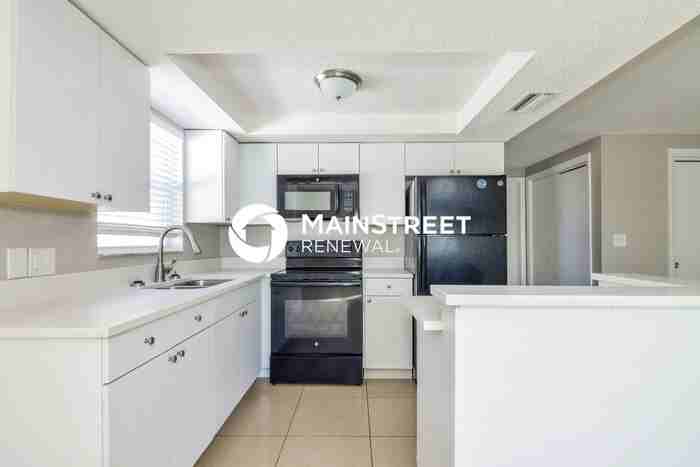 7421 Congress St - Photo 4 of 15