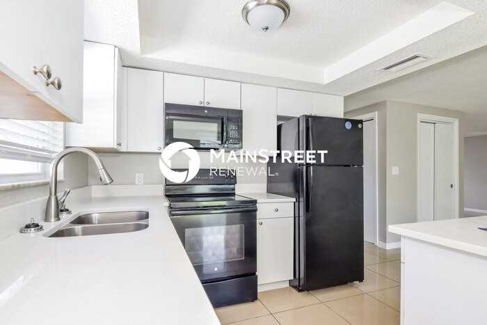 7421 Congress St - Photo 5 of 15