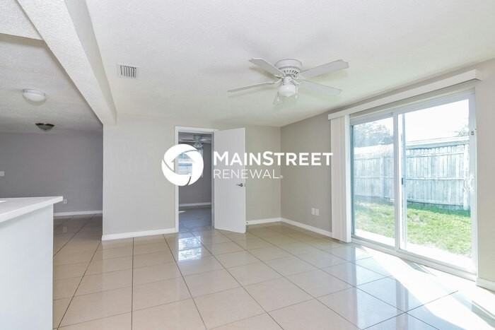 7421 Congress St - Photo 7 of 15