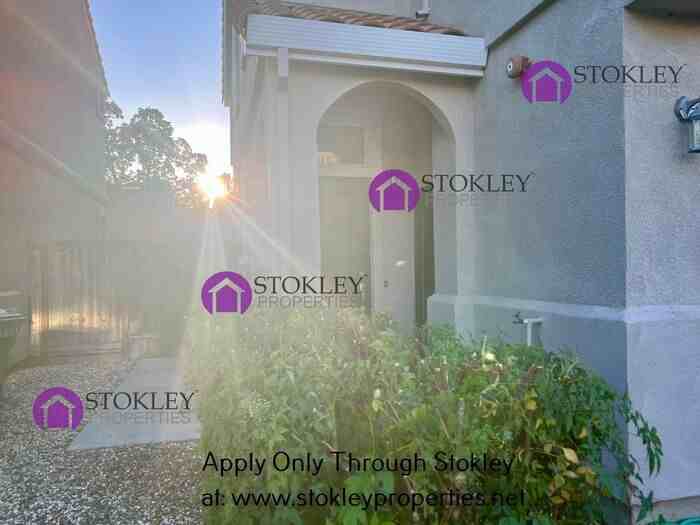 1019 Sycamore Ln - Photo 3 of 33