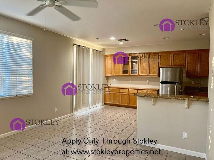 1019 Sycamore Ln - Photo 6 of 33