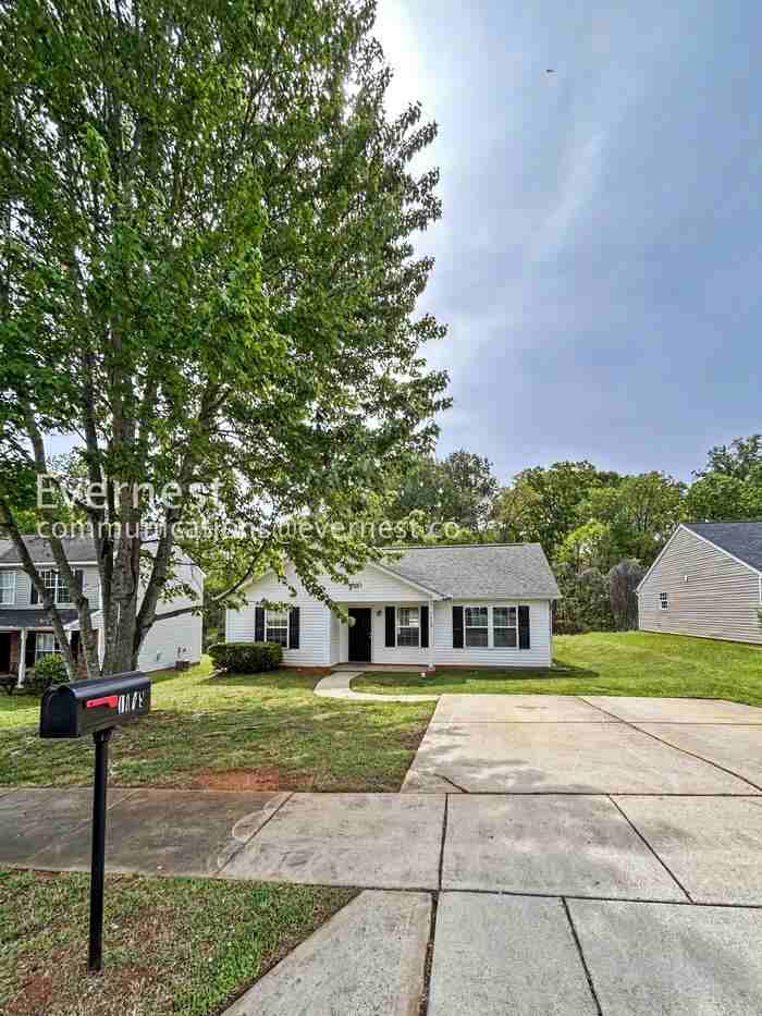 1439 Clooney Ln - Photo 3 of 37