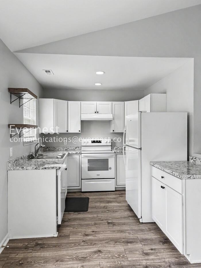 1439 Clooney Ln - Photo 4 of 37