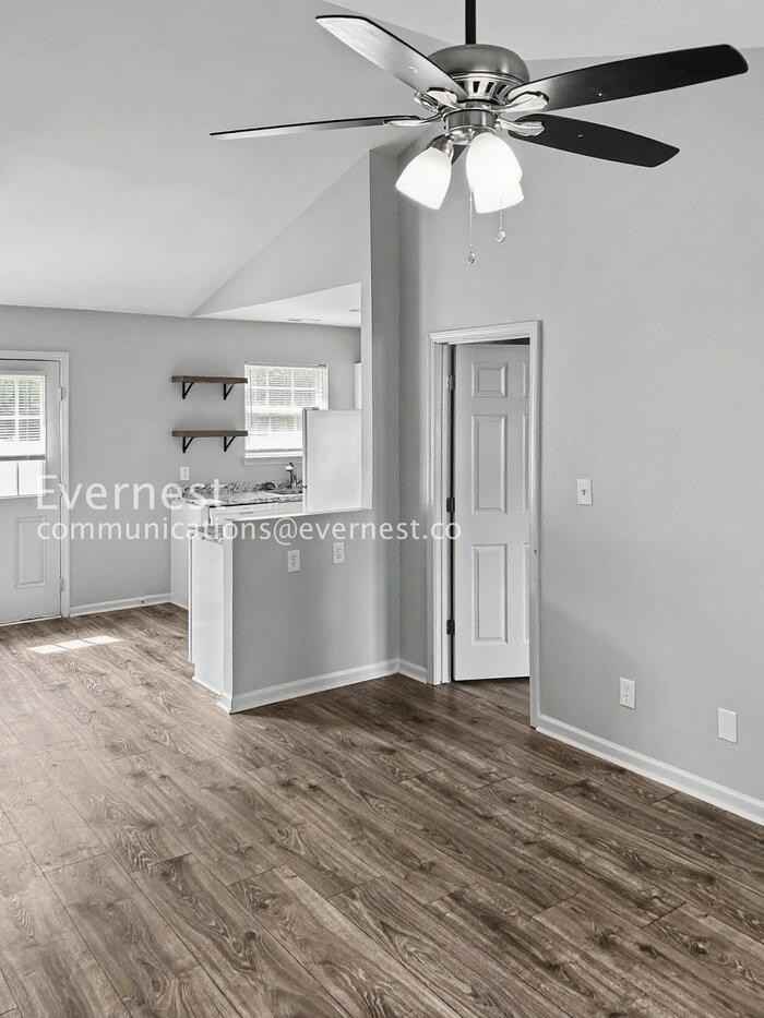 1439 Clooney Ln - Photo 7 of 37