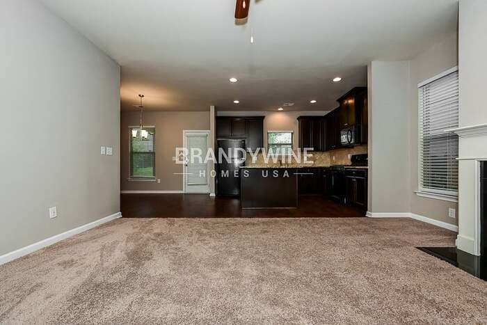 230 Emporia Loop - Photo 3 of 18