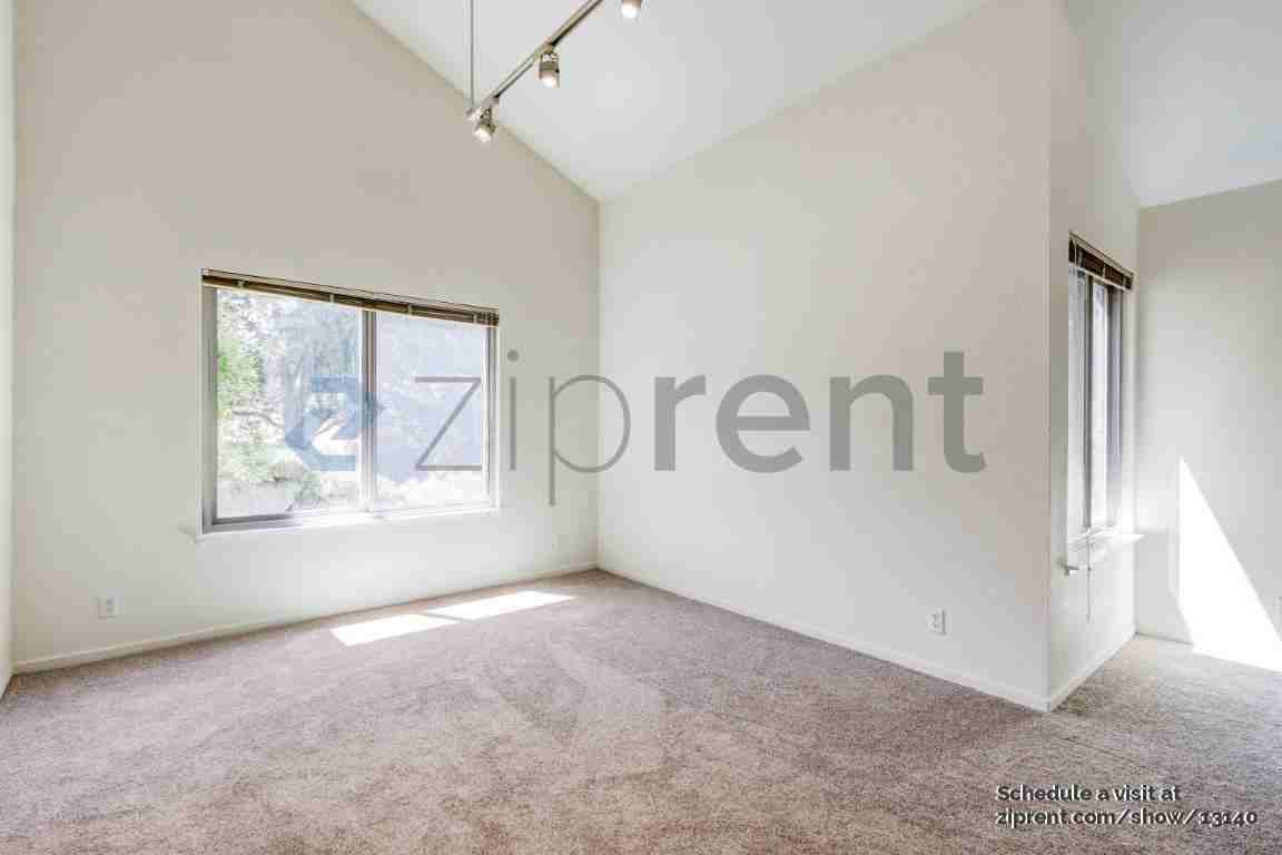 1936 Lake View Pl - Photo 5 of 20