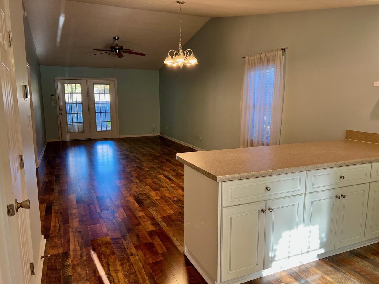 111 Bennington Ln - Photo 2 of 17