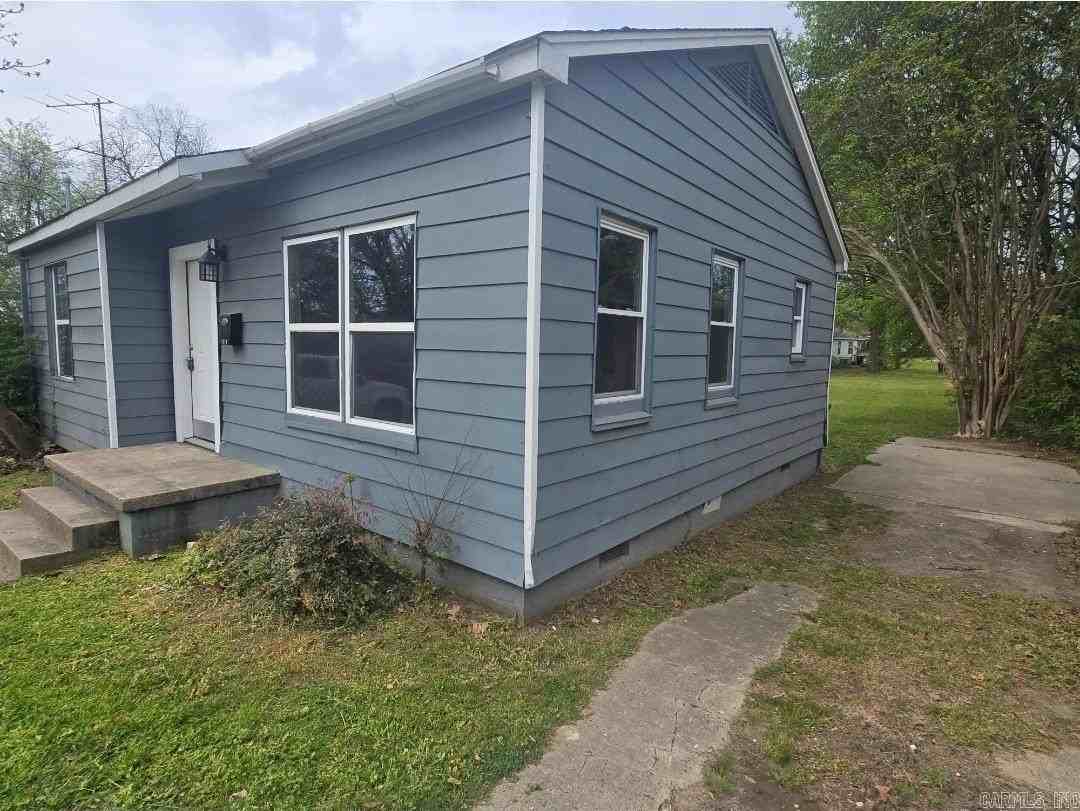 1819 Moss St - Photo 2 of 10