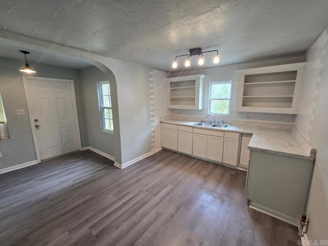 1819 Moss St - Photo 4 of 10