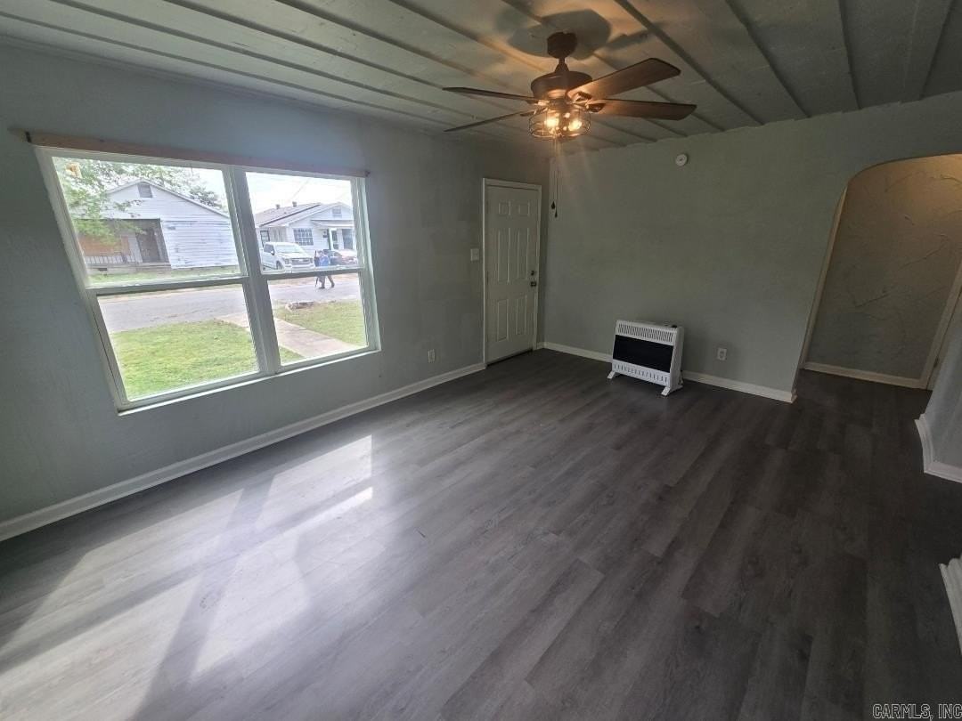 1819 Moss St - Photo 5 of 10