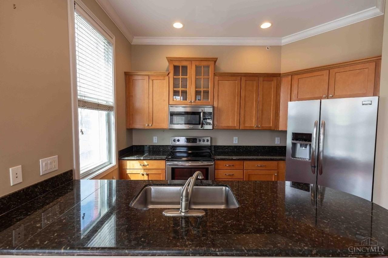 252 Stetson St #301 - Photo 4 of 27