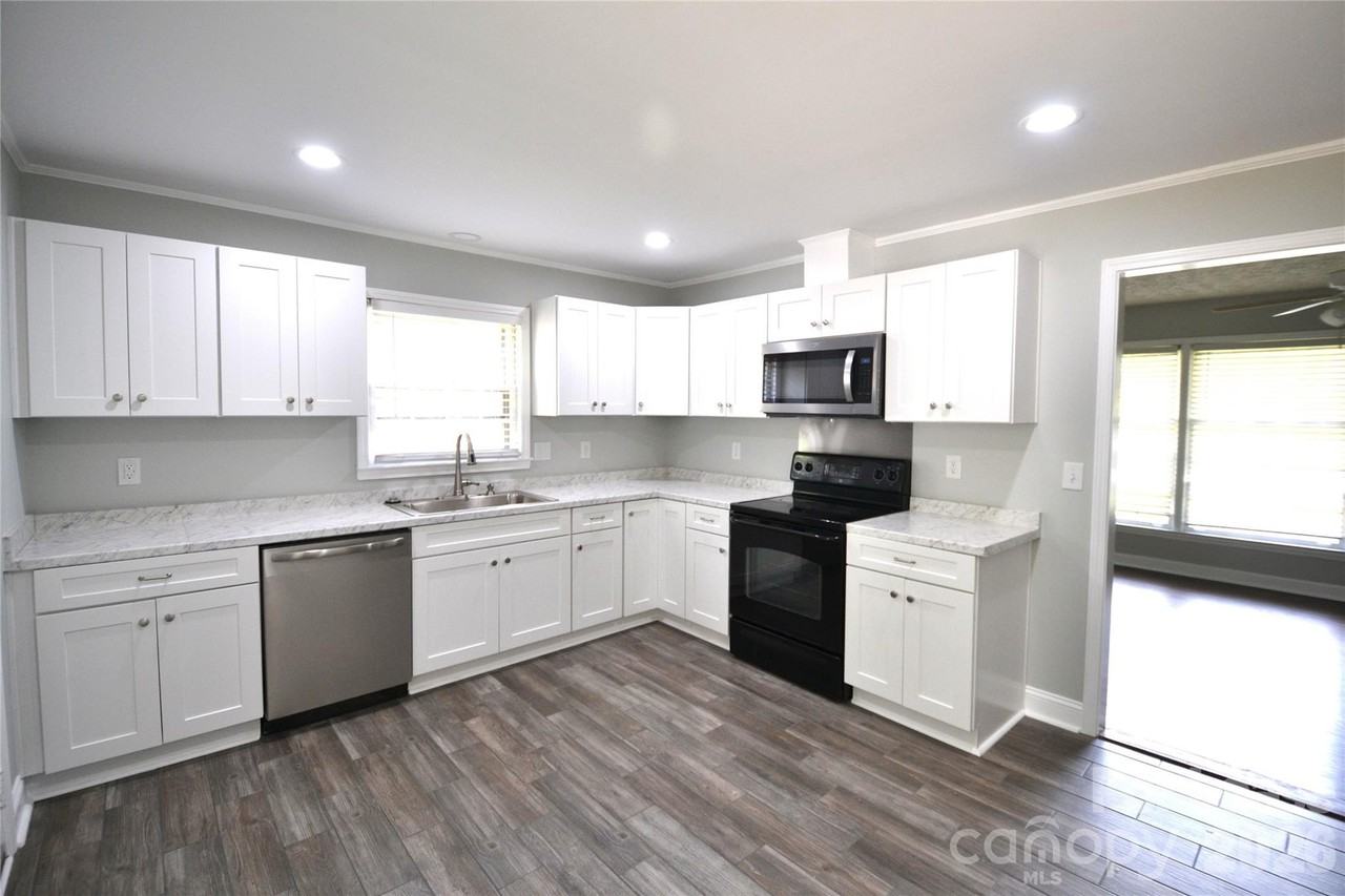 3844 Crestridge Dr - Photo 7 of 24