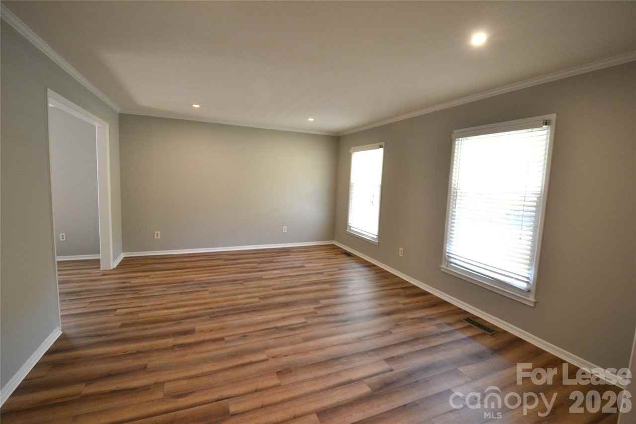 1422 Thermal Rd - Photo 2 of 40