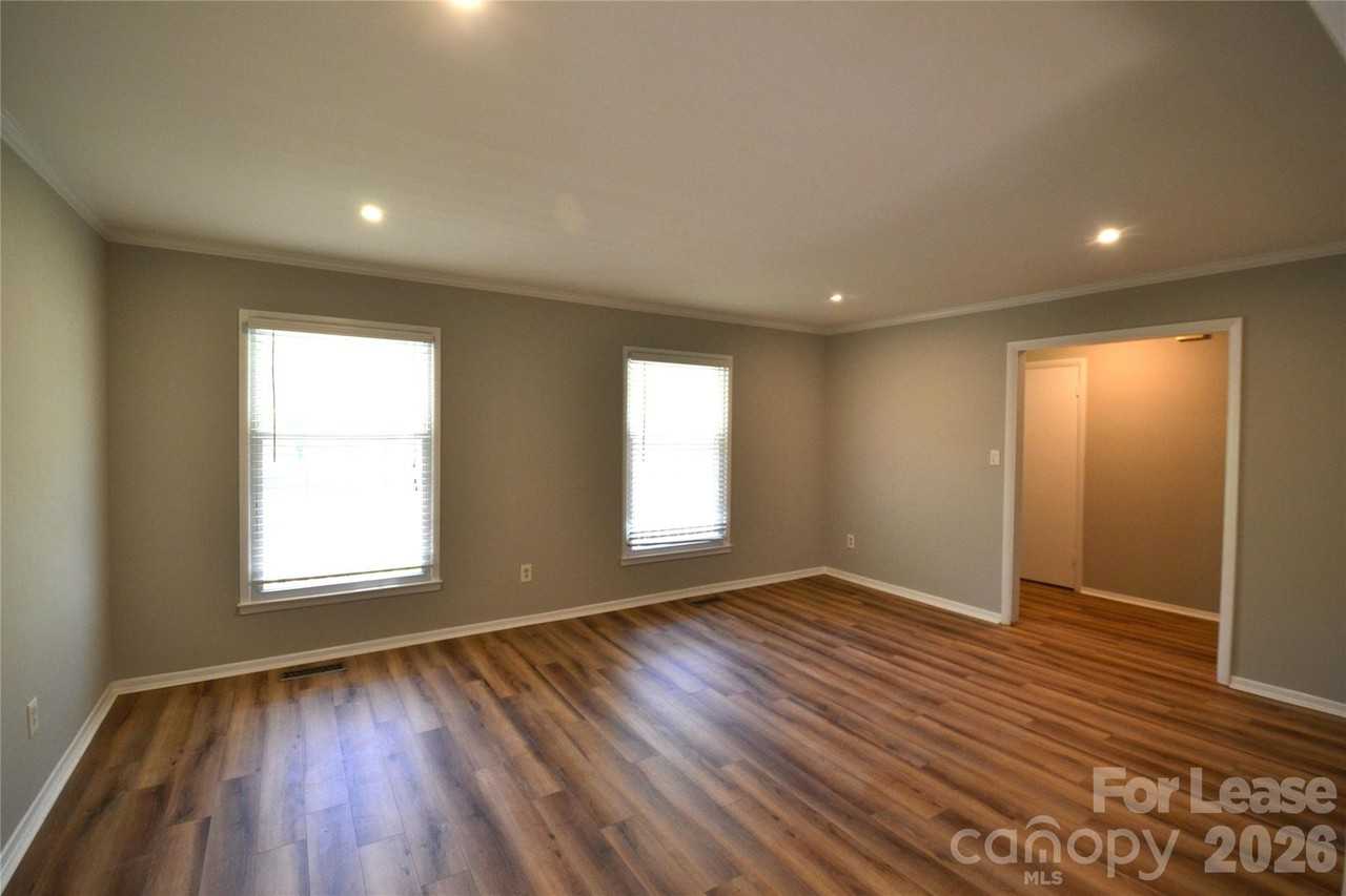 1422 Thermal Rd - Photo 3 of 40