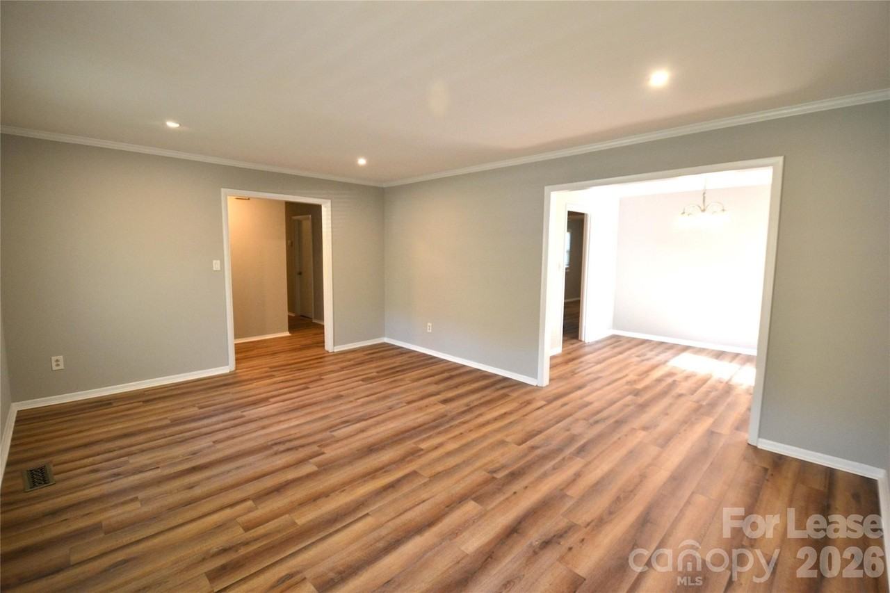 1422 Thermal Rd - Photo 4 of 40