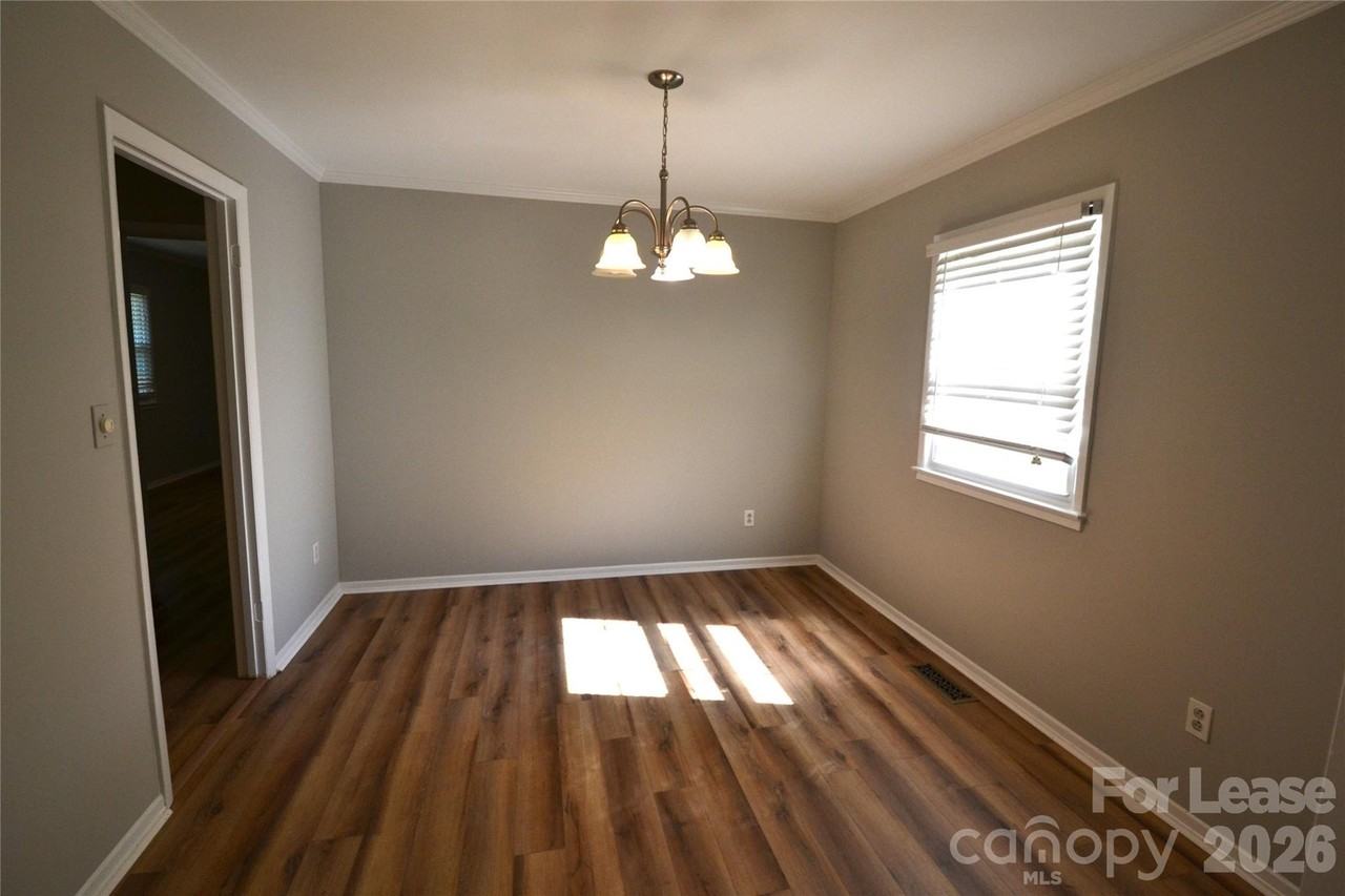 1422 Thermal Rd - Photo 5 of 40