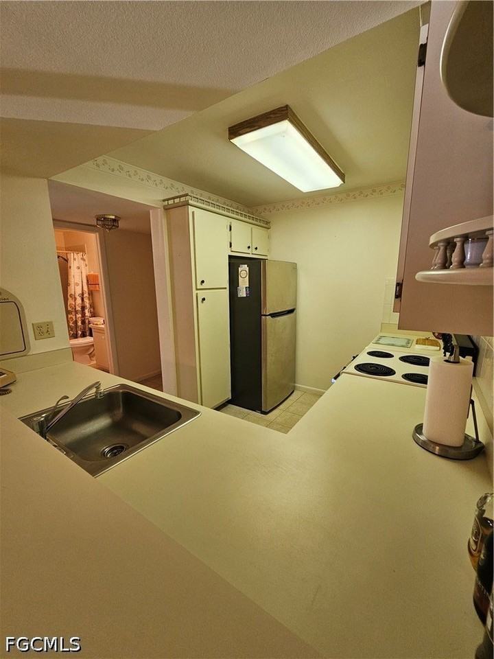 14831 Summerlin Woods Dr Unit 4 - Photo 5 of 21