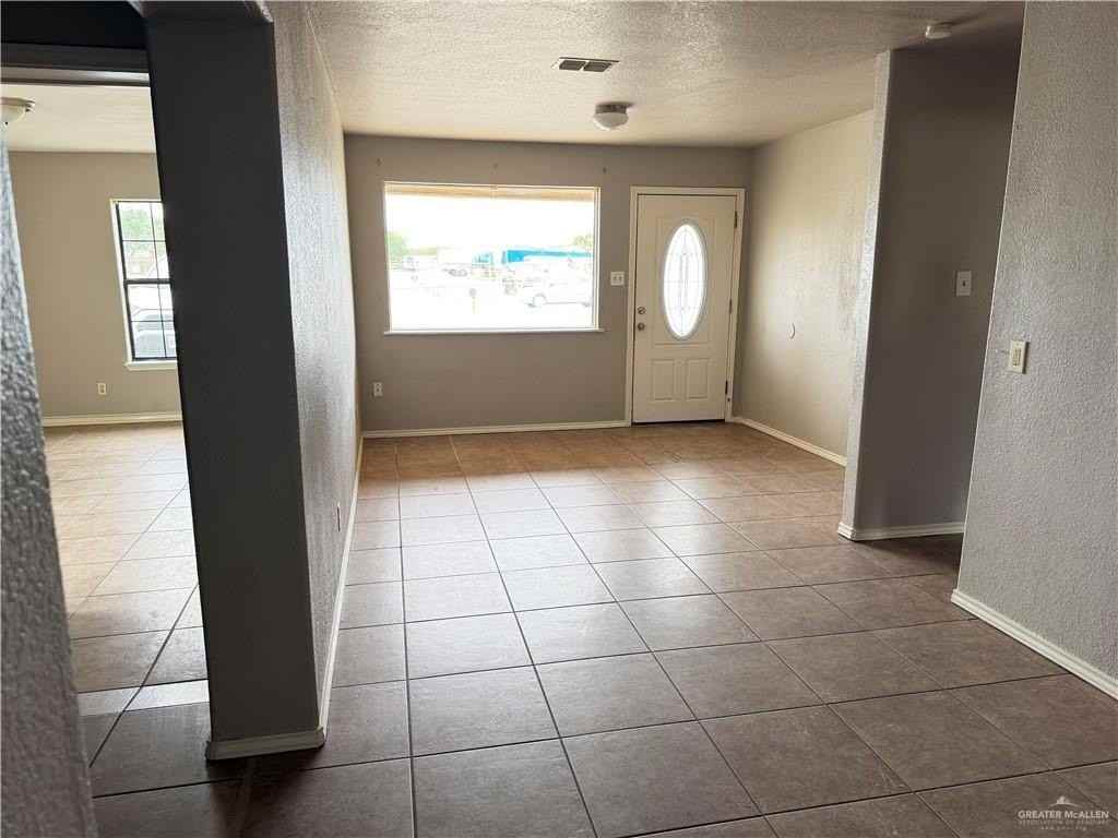 604 E Schunior St - Photo 2 of 12