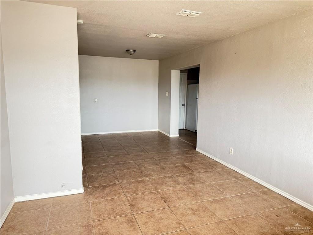 604 E Schunior St - Photo 3 of 12