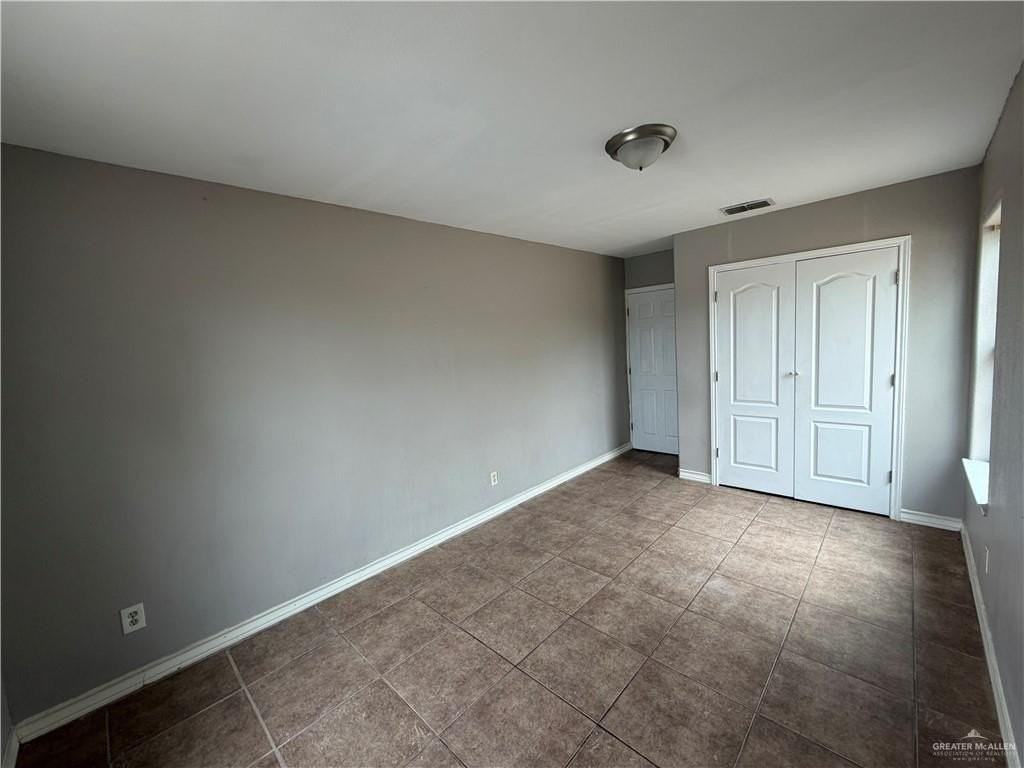 604 E Schunior St - Photo 5 of 12