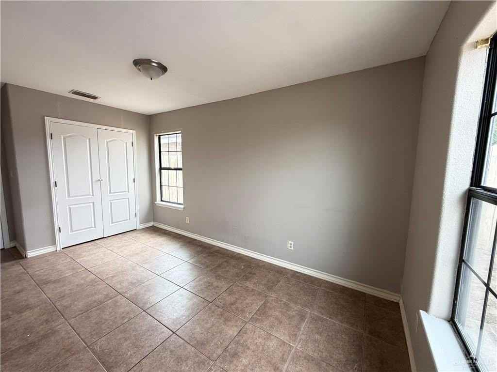 604 E Schunior St - Photo 6 of 12