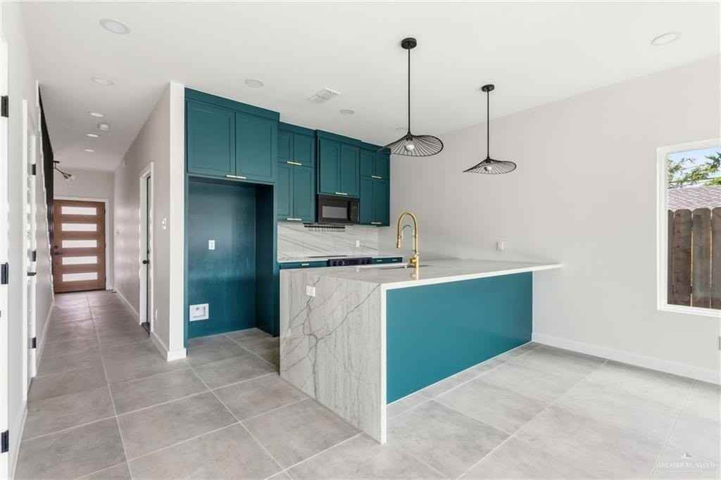 813 S Bicentennial Blvd - Photo 2 of 14