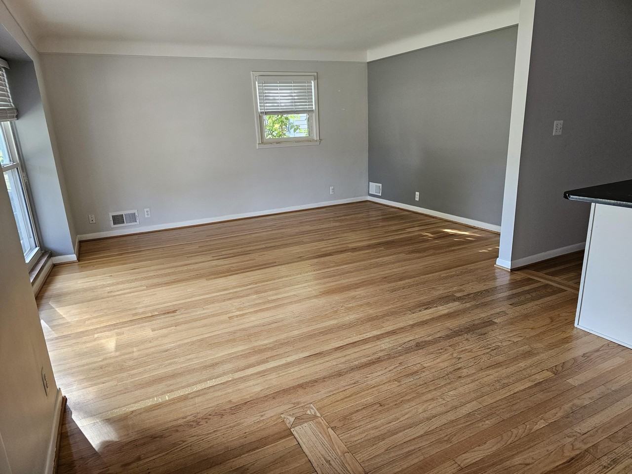 14030 Elgin St - Photo 2 of 15