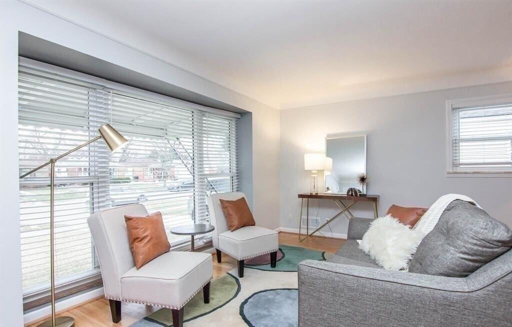 14030 Elgin St - Photo 3 of 15