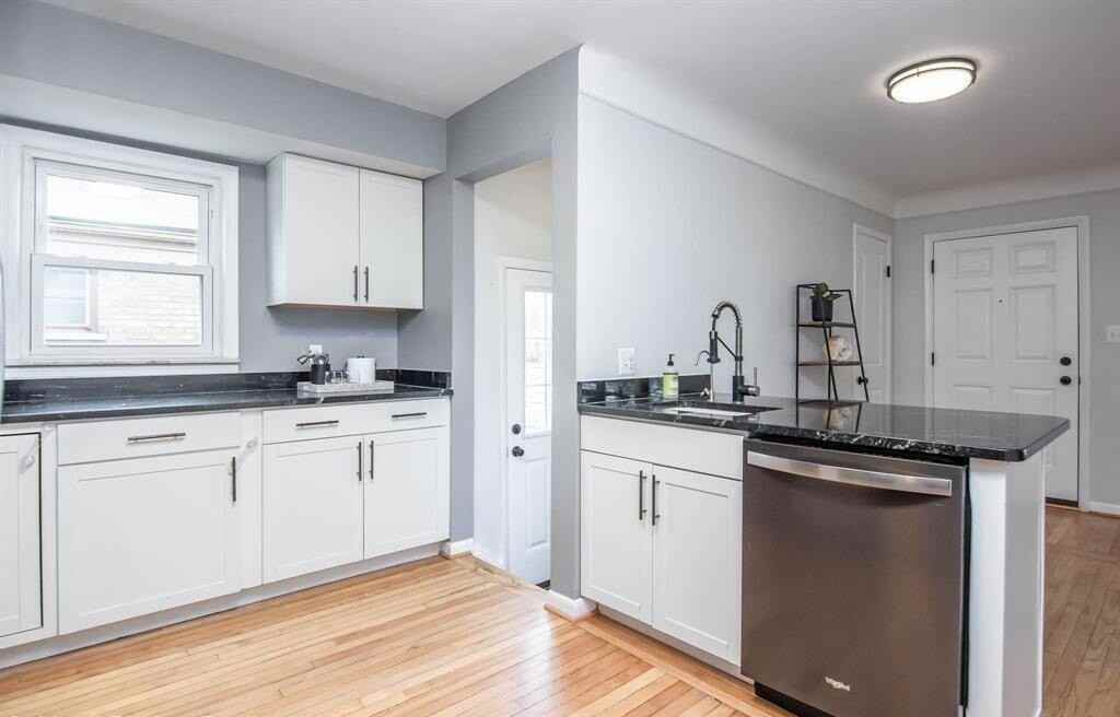 14030 Elgin St - Photo 5 of 15