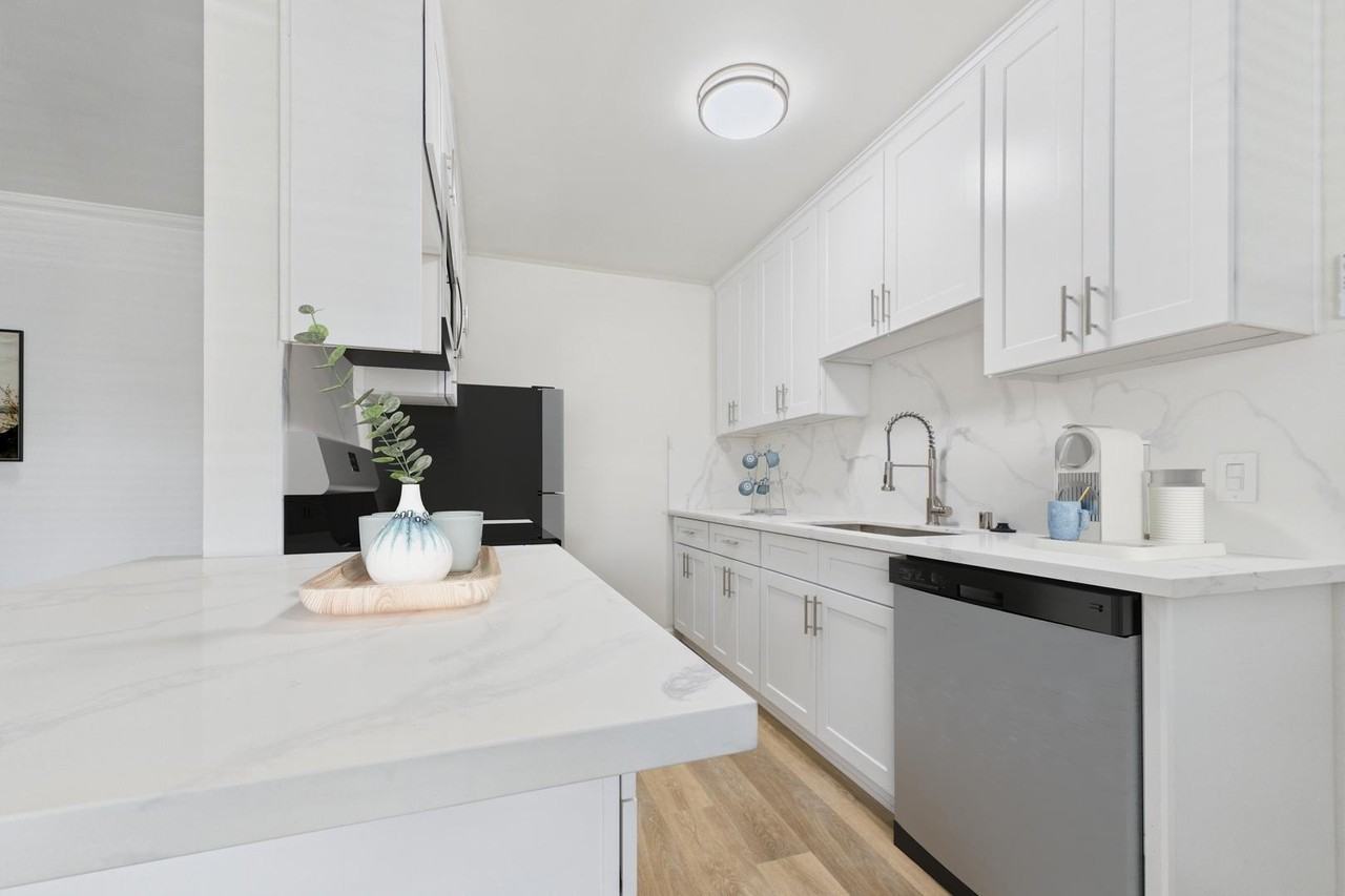 1102 Idaho Apartments - Photo 2 of 16