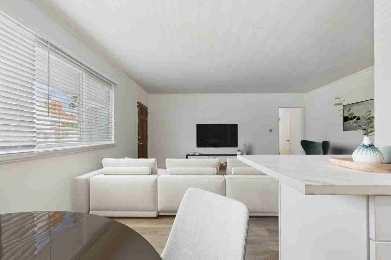 1102 Idaho Apartments - Photo 3 of 16