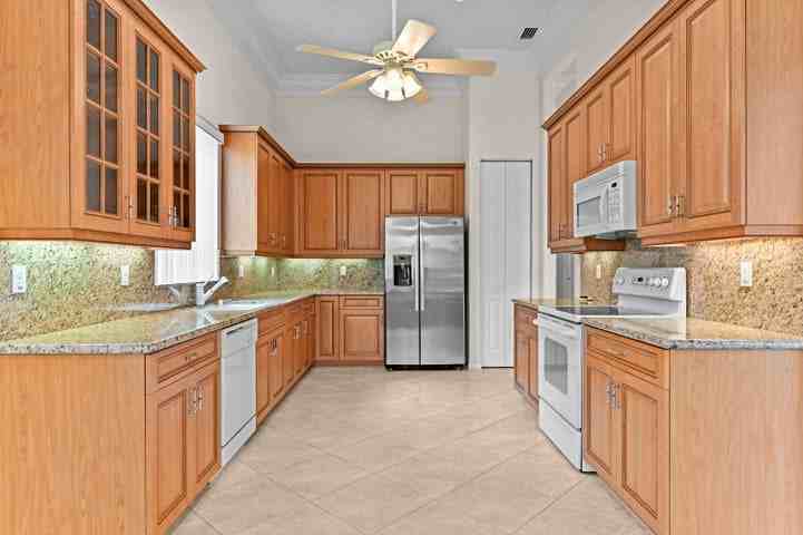 6823 Fabiano Circle