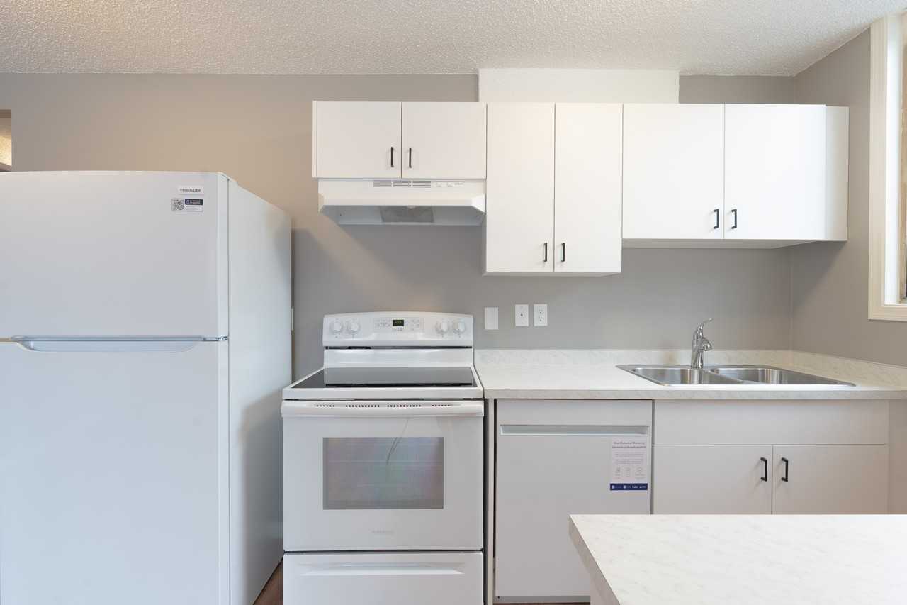 1337 13 Ave Sw - Photo 3 of 12