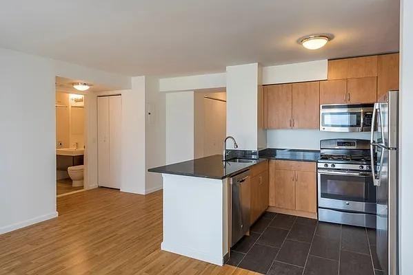 W 38th St #32E - Photo 4 of 17