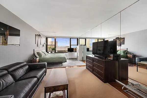 E 57th St #47F - Photo 2 of 13