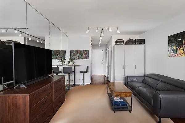 E 57th St #47F - Photo 4 of 13