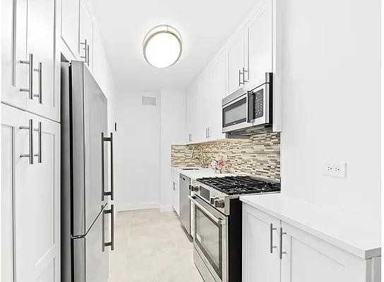 W 53rd St #35D - Photo 3 of 19