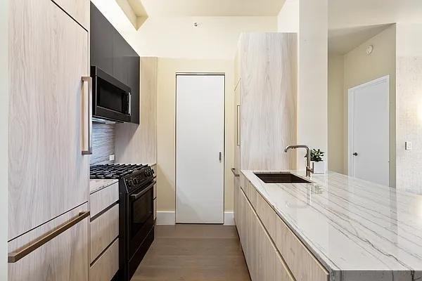 W 47th St #22F - Photo 3 of 20