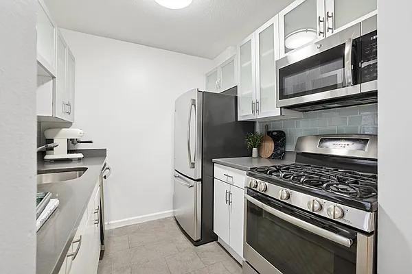 W 89th St #7A - Photo 3 of 20